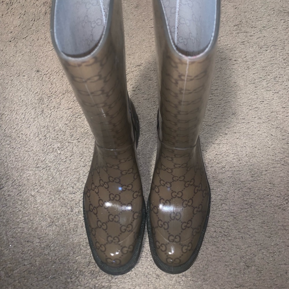 Gucci rain boots size 37
